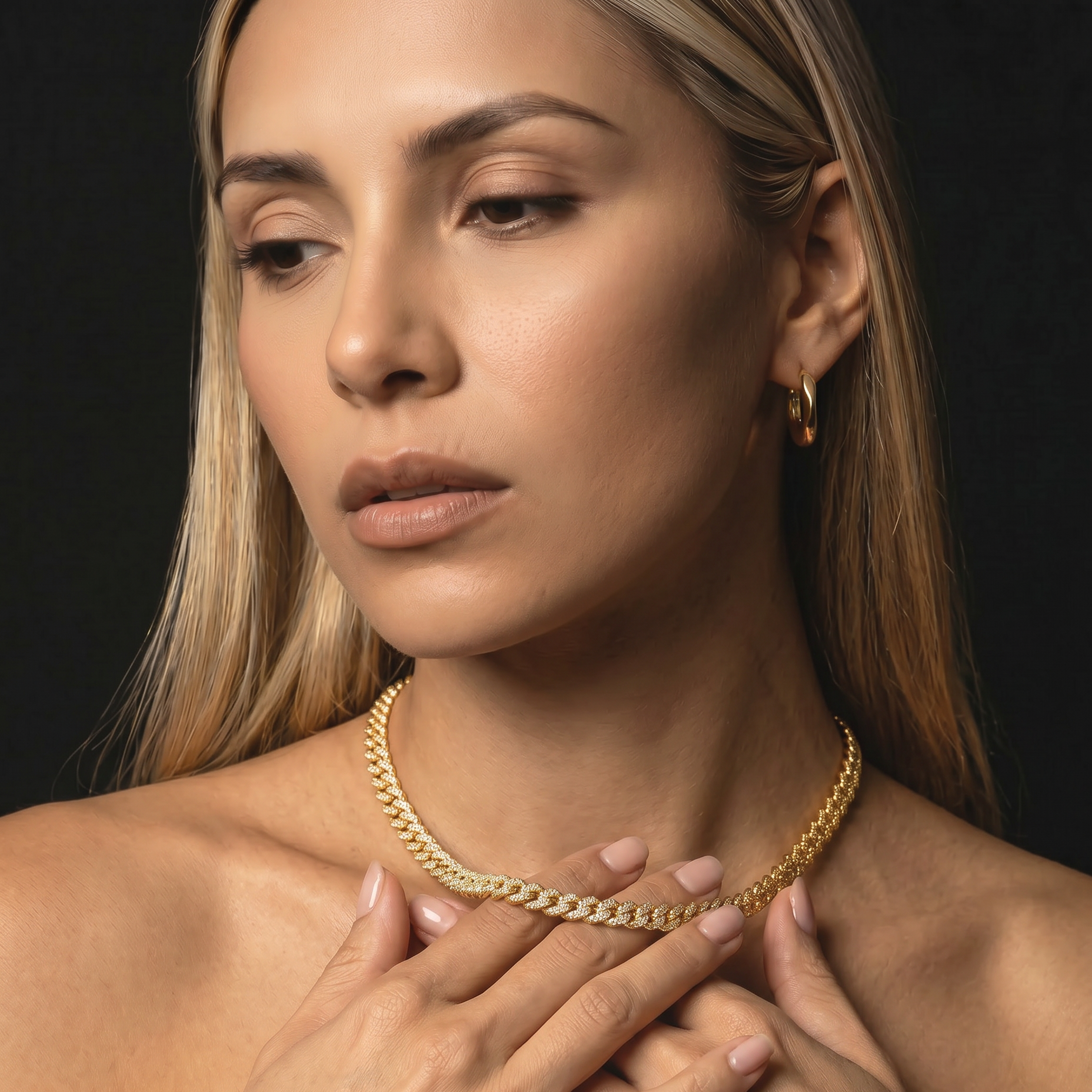 Women's Iced Out Cuban Chain 8MM (Gold)